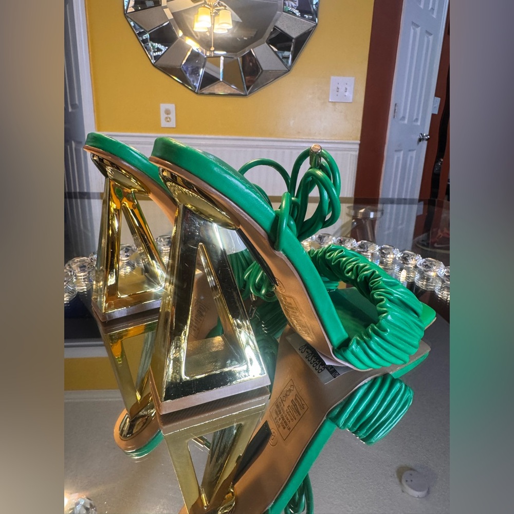 NWT AZALEA WANG AMIE CHUNKY SANDAL IN GREEN. SIZE 6 - Picture 11 of 17